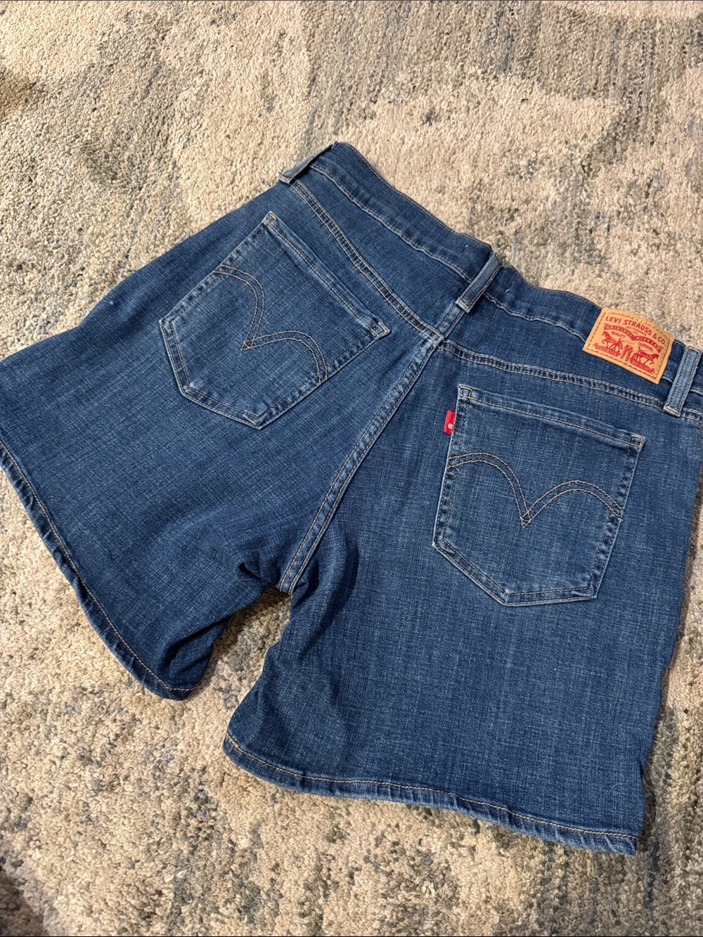 NWT Levi's Blue Distressed Denim Bermuda Shorts SZ 29 ❤️❤️❤️